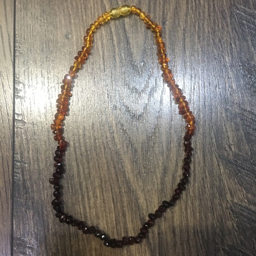 GRADIENT AMBER NECKLACE